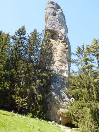 le monolithe de Sardières