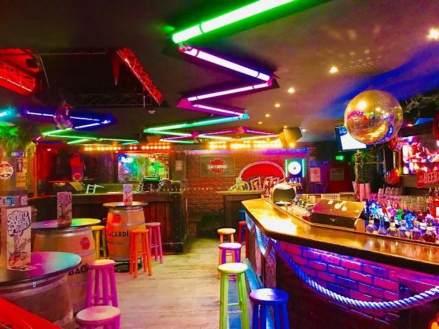 Le Saloon