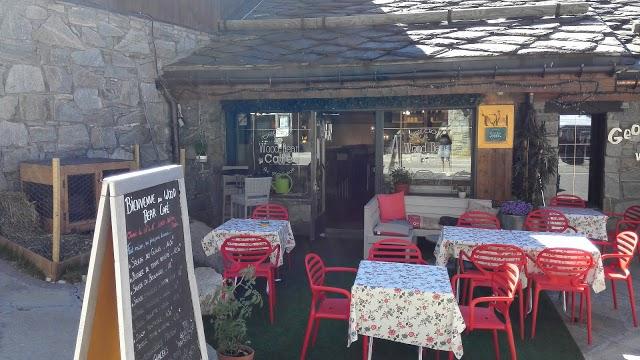 Wood Bear Cafe